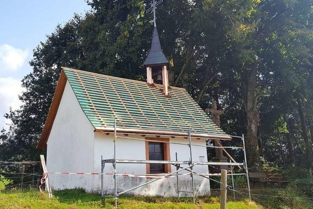 Ein Blitz zerstrt das Dach der Kapelle auf dem Hugenhof in Schuttertal