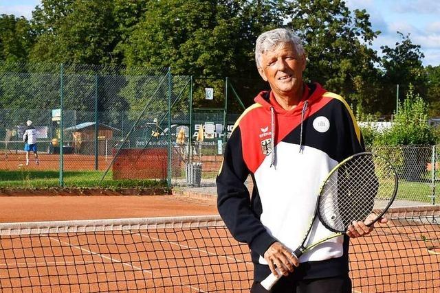 Dieser Lrracher Professor ist auf Platz 11 der Weltrangliste im Seniorentennis