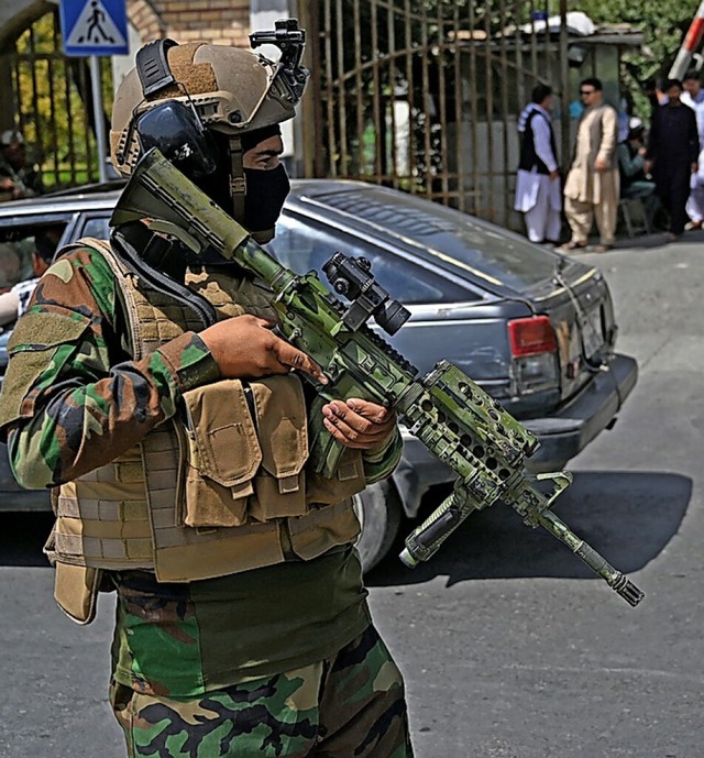 berall in der Kabul patrouillieren  Kmpfer der Taliban.  | Foto: AAMIR QURESHI (AFP)