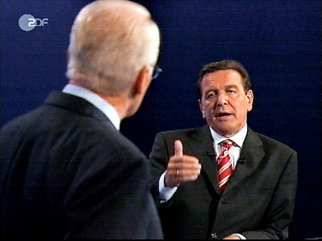 8. September 2002. Im zweiten TV-Duell...muss Kanzler Gerhard Schrder punkten.  | Foto: ARD/ZDF