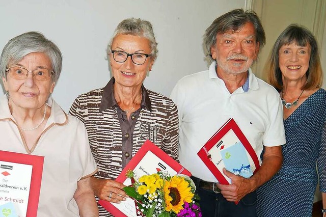 Ingrid Br (rechts) ehrte (von links) ...rkart fr langjhrige Mitgliedschaft.   | Foto: Michael Gottstein