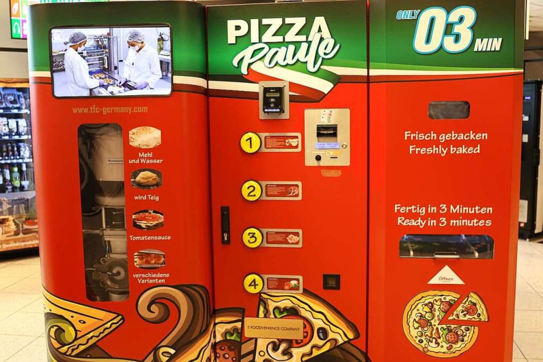 Der Pizza-Automat &#8222;Pizza Paule&#...eit kurzem am Freiburger Hauptbahnhof.  | Foto: Gina Kutkat