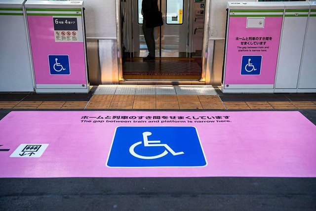 Einstiege fr Rollstuhlfahrer sollen  das Fahren in der U-Bahn ermglichen.  | Foto: Hassyoudo  (stock.adobe.com)