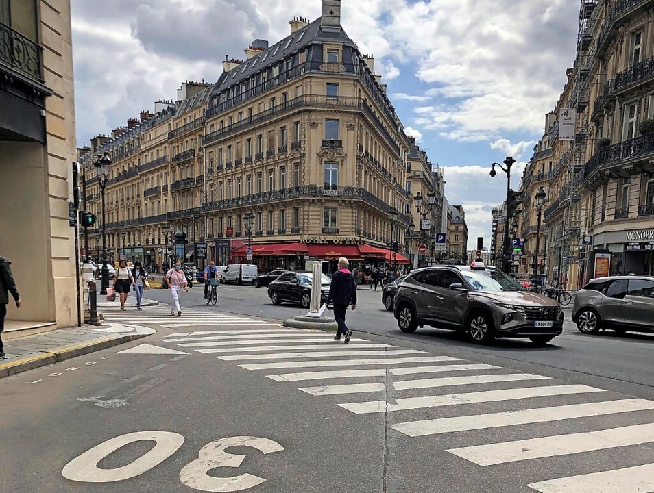 In weiten Teilen von Paris gilt jetzt Tempo 30.  | Foto: Michael Evers (dpa)