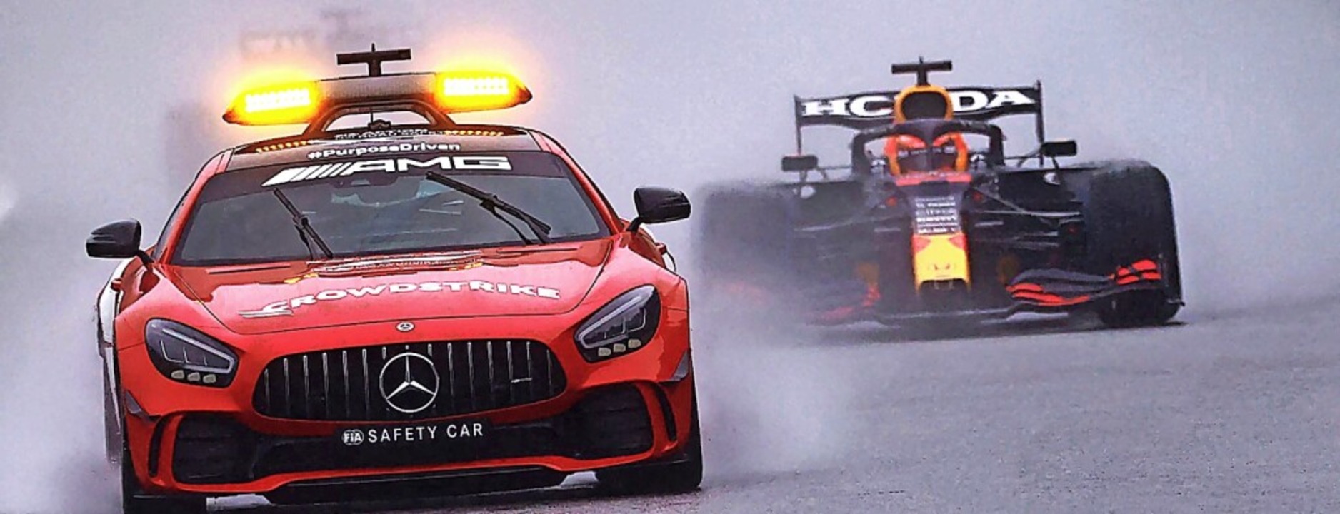 Passend zum Wetter war die  Formel 1 e...ennen  &#8211; hinter dem Safety Car.   | Foto: KENZO TRIBOUILLARD (AFP)