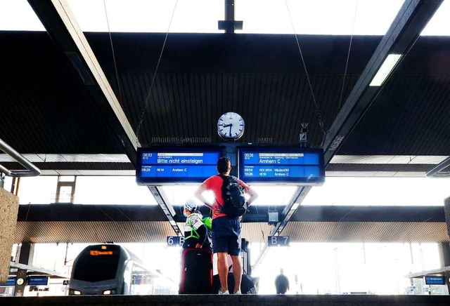 Bahnkunden mssen sich von Donnerstag ...n Streik dieser Tarifrunde einstellen.  | Foto: Roland Weihrauch (dpa)