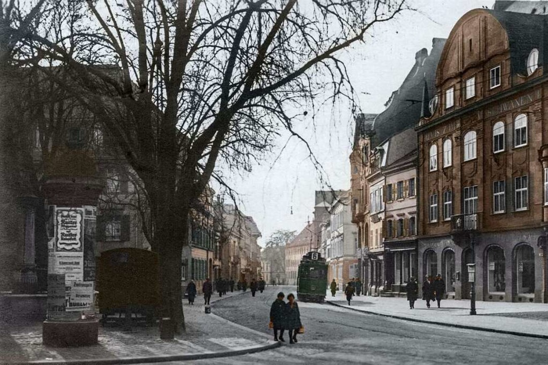 Blick über den heutigen Alten Marktplatz nach Süden in die Basler Straße.  | Foto: Historische Postkarte/Tscheulin