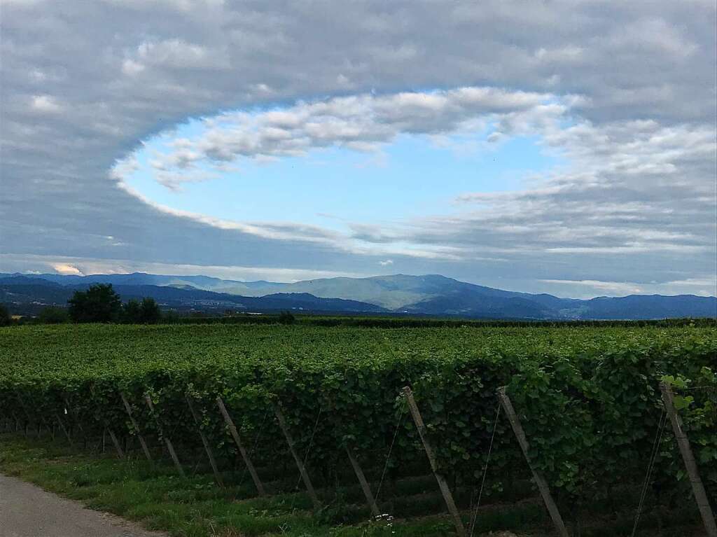 Das Wolkenspiel, aufgenommen in den Weinbergen, faszinierte Wilfried Sommer.