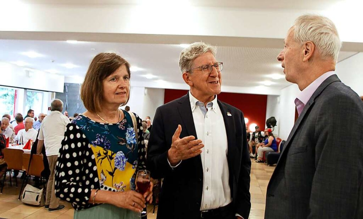 Elke Oberg und Wolfgang G. Müller im Gespräch mit Botschafter Stéphane Dion   | Foto: Heidi Fößel