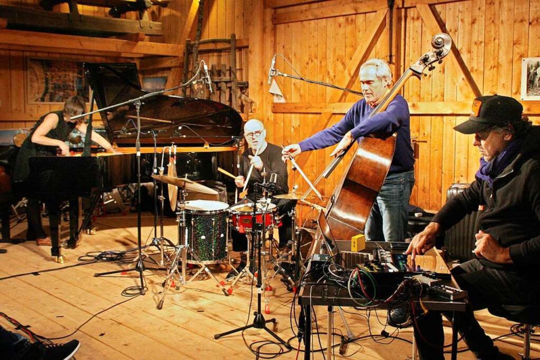 Das Quartett mit Céline Voccia, Roger ...n Neuer Musik den Geschmack der Gäste.  | Foto: Charlotte Fröse