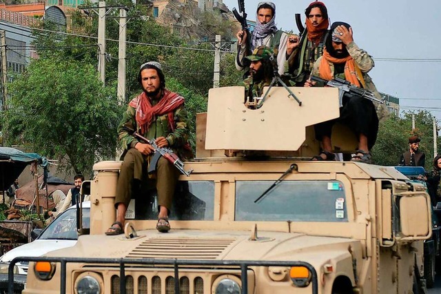 Taliban-Kmpfer patrouillieren am Dienstag in Kabul  | Foto: HOSHANG HASHIMI (AFP)