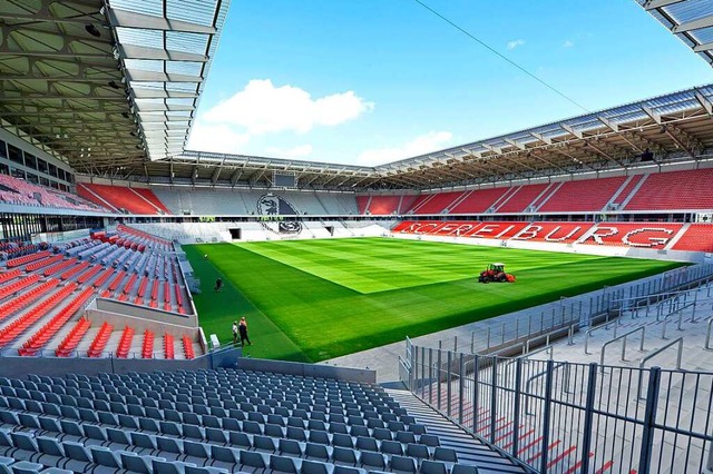 Das neue Stadion des SC Freiburg heit jetzt Europa-Park-Stadion.  | Foto: Michael Bamberger