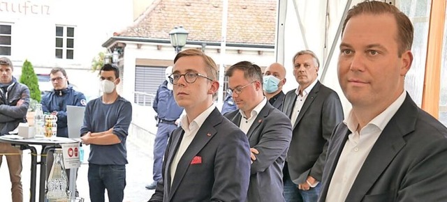 Felix Schreiner (rechts) und Philipp A...pfauftritt auf der Laufenburger Brcke  | Foto: Michael Gottstein