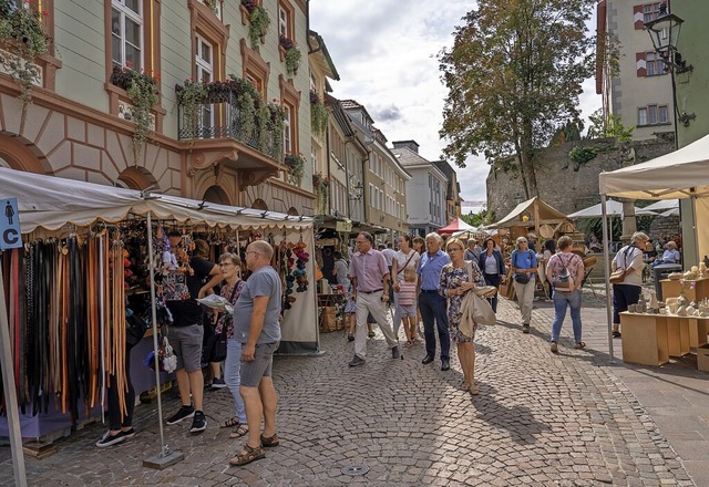 Buntes Treiben herrscht immer auf dem Markt im Tiengener Stdtle.  | Foto: Holzwarth, Sandra