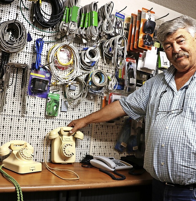 Rudi Temesberger ist Telefonexperte un... die Drehscheibentelefone Konjunktur.   | Foto: Martha Weishaar