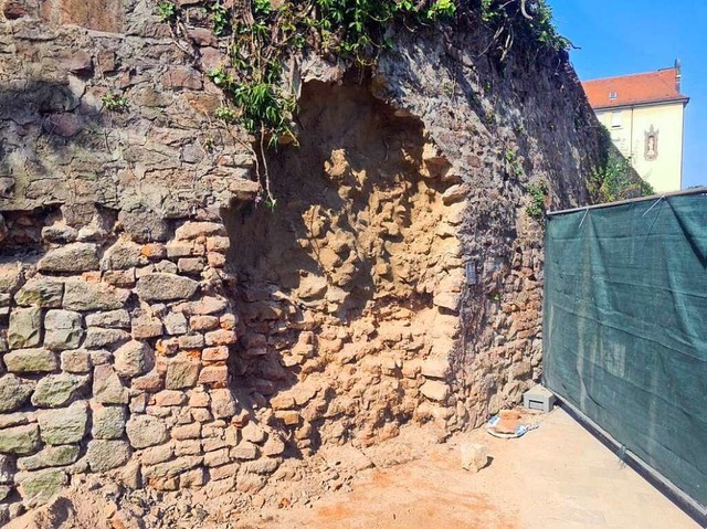 Die instabile Auenschale der Mauer is...abilisierung wird die Schale erneuert.  | Foto: Stadt Offenburg