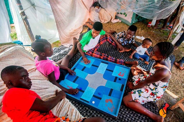 Kinder beim Brettspiel in einem der Camps fr Erdbebenopfer  | Foto: RICHARD PIERRIN (AFP)