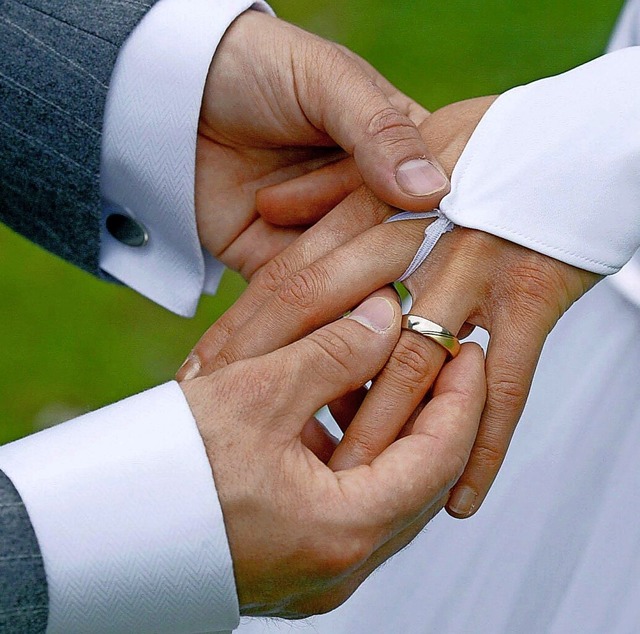 Fr viele Hochzeitspaare spielt es ein...eiem Himmel etwa wird immer beliebter.  | Foto: Andreas Lander (dpa)