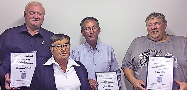 Bernhard Santo (von links), Ursula Kil...n fr 40 Jahre Mitgliedschaft geehrt.   | Foto: Verein