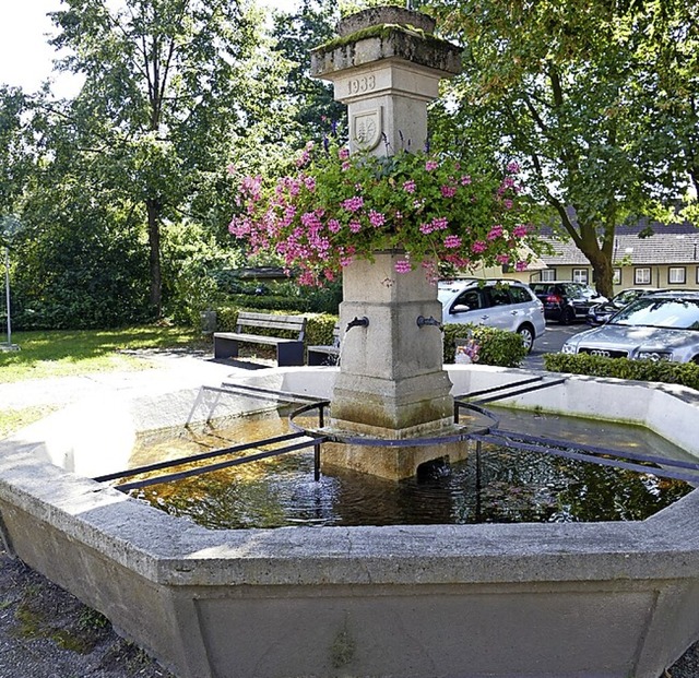 Der Hirschenbrunnen in Murg ist am Montag Treffpunkt fr Senioren.  | Foto: Martin Kpfer