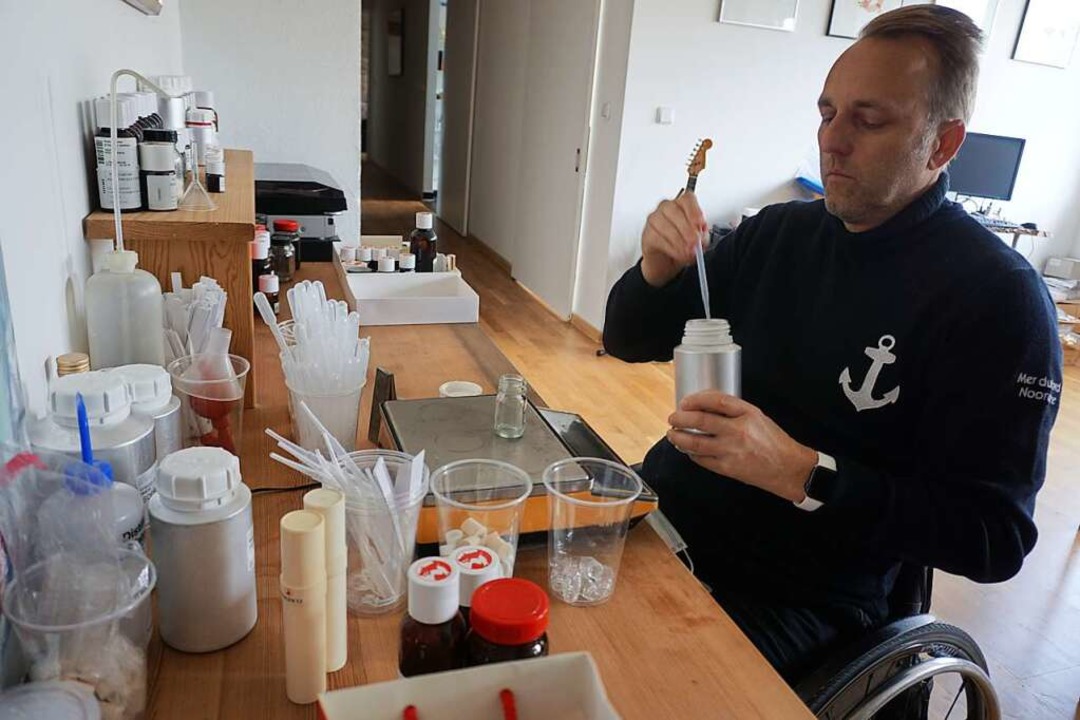 Hier entsteht ein neuer Duft: Marc vom...einem kleinen Labor in Berlin-Spandau.  | Foto: Joshua Kocher