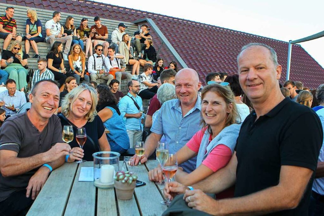 Besucher und Helfer hatten Spaß beim Weinfest to go.  | Foto: Daniel Hengst