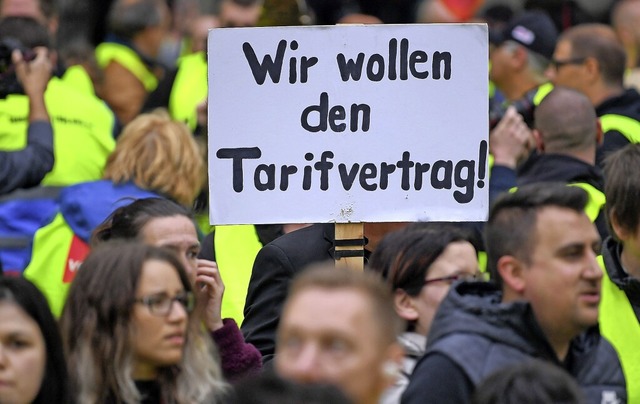 Zum rger vieler Beschftigter nimmt d...bindung in Deutschland seit Jahren ab.  | Foto: Britta Pedersen (dpa)