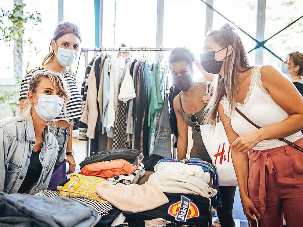 Nach fast zwei Jahren Pandemie fand der Frollein-Flohmarkt am Sonntag wieder statt. 750 Besucherinnen machten sich auf die Suche nach etwas Besonderem.