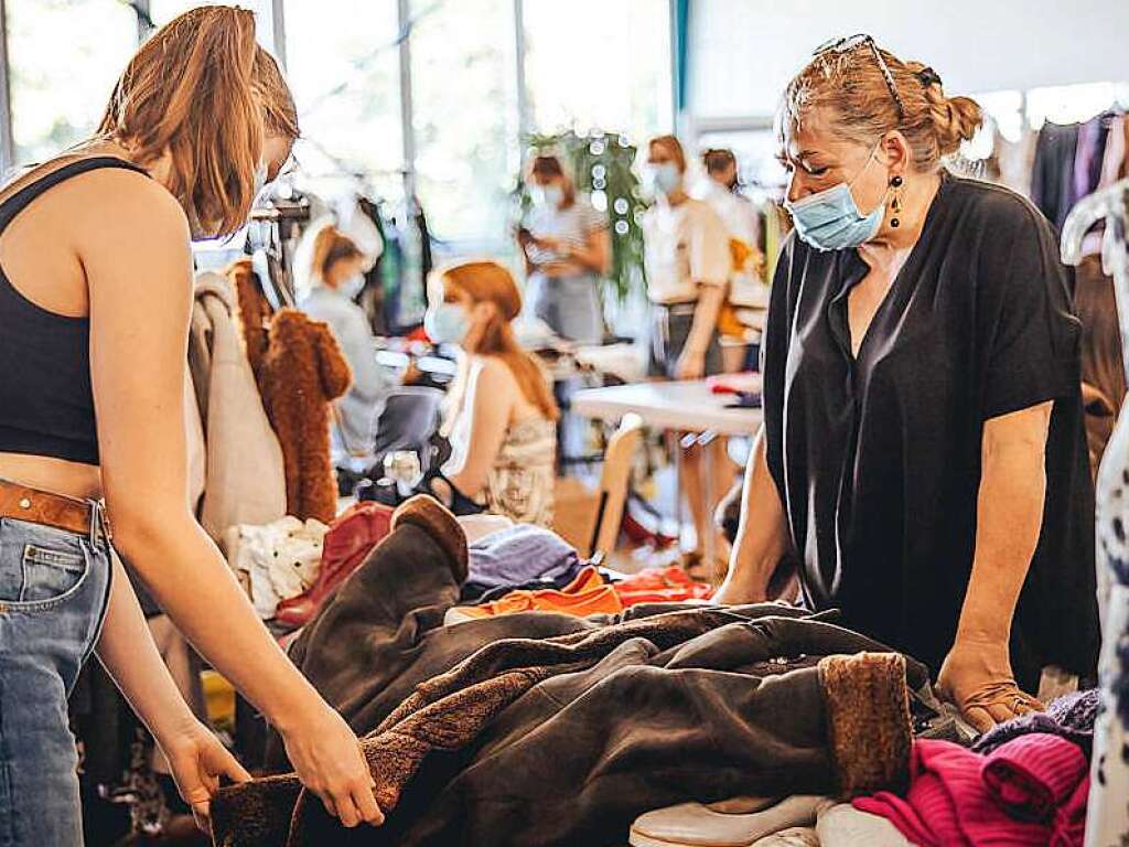 Nach fast zwei Jahren Pandemie fand der Frollein-Flohmarkt am Sonntag wieder statt. 750 Besucherinnen machten sich auf die Suche nach etwas Besonderem.