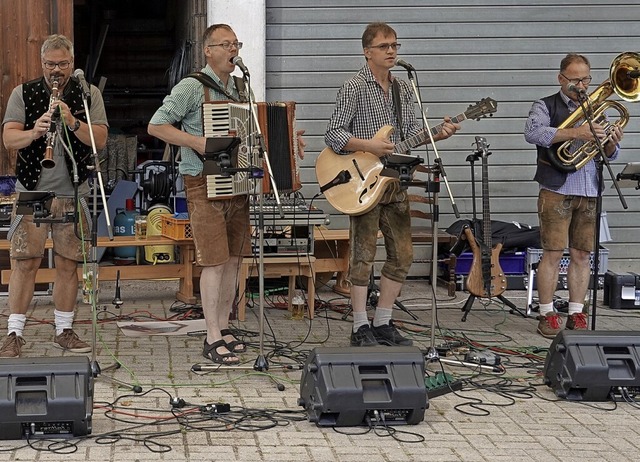 Beste musikalische Unterhaltung boten ...r der Liebhaber von Oberkrainer Musik.  | Foto: Hans-Jrgen Sackmann