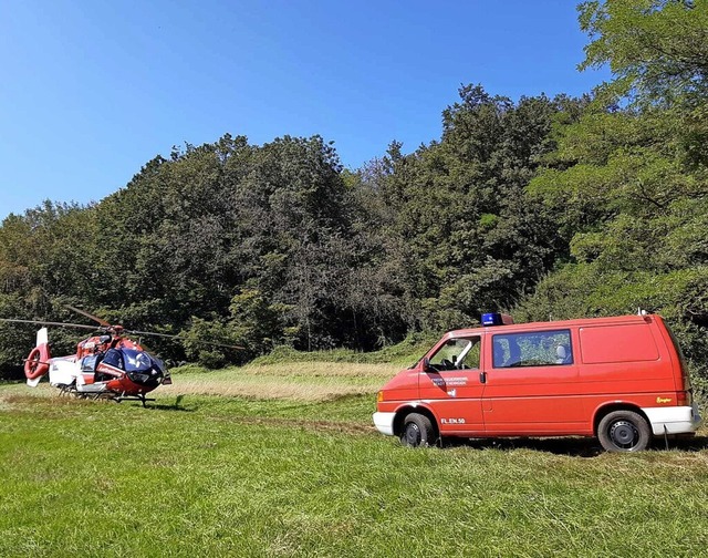 Ein Mountainbiker ist bei der Abfahrt ...rauber in eine Klinik geflogen werden.  | Foto: Feuerwehr Endingen