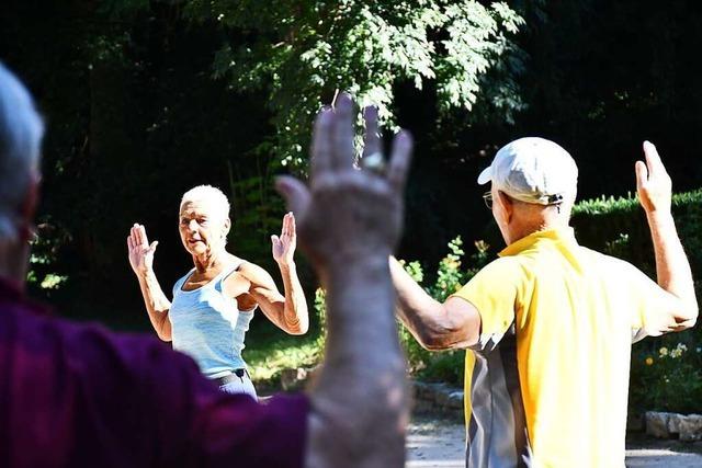 Senioren bewegen sich jeden Dienstag gemeinsam im Lrracher Rosenfelspark