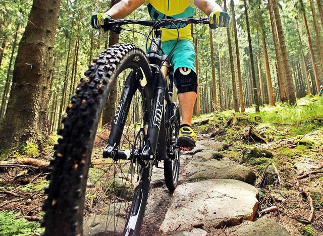 Der Spaziergnger wurde von einem Mountainbike-Fahrer bestohlen (Symbolbild).  | Foto: Jan Woitas