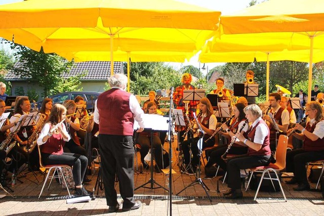 Der Musikverein Oberhof unter der Leit...erhof &#8211; Du bisch der Hit&#8220;.  | Foto: Michelle Gntert