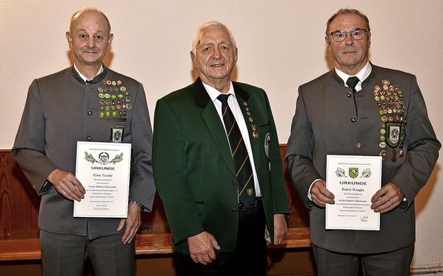 Kreisschtzenmeister Otmar Rieder (Mit...ndere Verdienste um den Schtzensport.  | Foto: Horst Dauenhauer