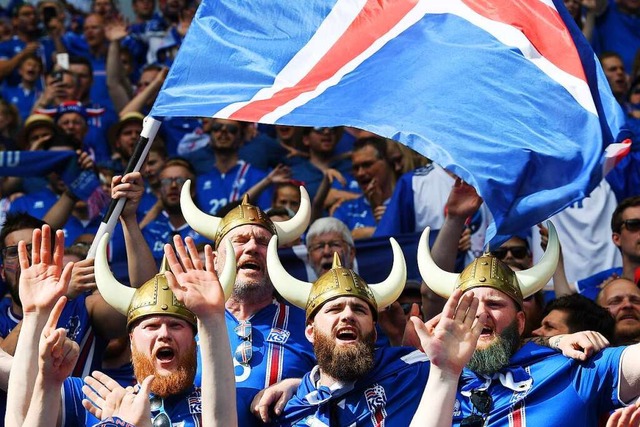 Die islndischen Fans galten frher &#...ben dem Platz eher wenig Erfreuliches.  | Foto: Georgi Licovski