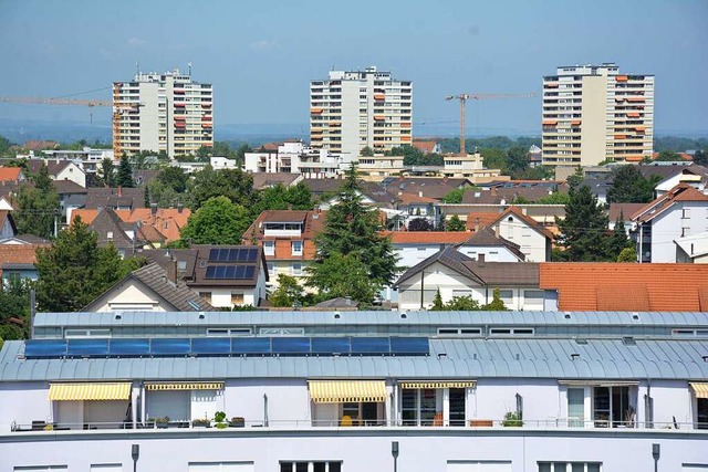 Die drei Hochhuser prgen seit ber 6...ie Silhouette der Stadt Weil am Rhein.  | Foto: Hannes Lauber