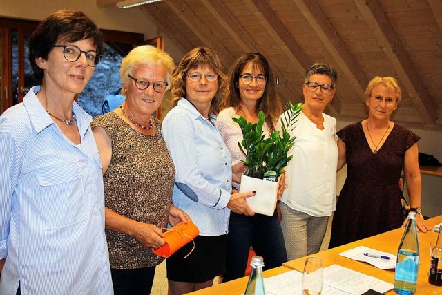 Ein letztes Gruppenfoto des Vorstands ...ser, Christine Lais und Anita Ellinger  | Foto: Andreas Bhm