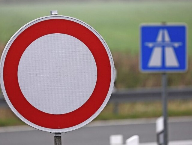 Keine Durchfahrt oder auf der Autobahn...mpf ein kontrovers diskutiertes Thema.  | Foto: Bernd Wstneck