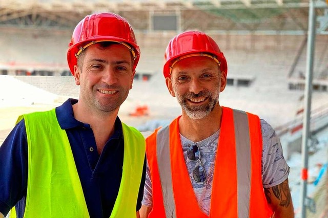 Daniel Fehrenbacher (links) und Thomas...f der Baustelle des neuen SC-Stadions.  | Foto: Privat