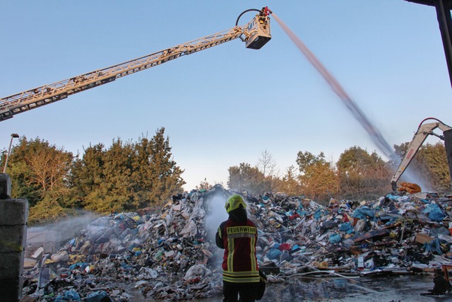 Auf dem Recyclinghof in Riegel ist ein Feuer ausgebrochen.  | Foto: Ruth Seitz