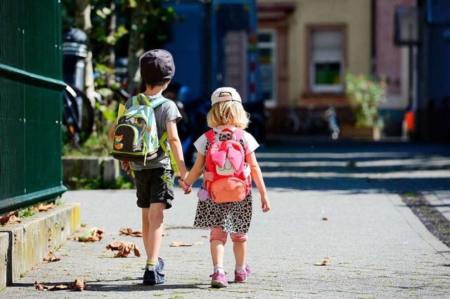 Auf in den Kindergarten: Kinder (und E...t. Neue Regeln sollen das ermglichen.  | Foto: Ingo Schneider