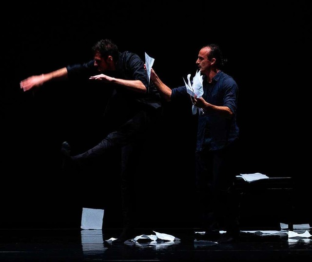 Szene aus der Performance &#8222;Into The White&#8220; mit Marcos Marco  | Foto: Festival