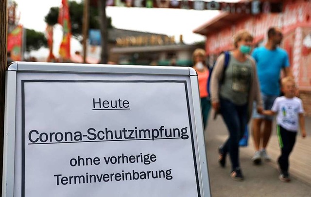 Viele Menschen nehmen die Impfangebote nicht an.  | Foto: Bernd Wstneck (dpa)