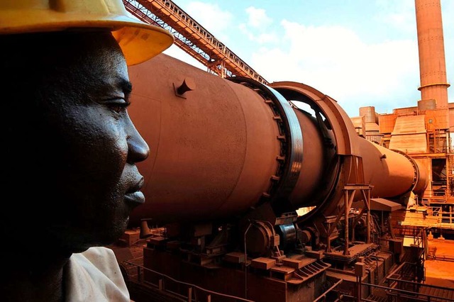 Techniker in einer Bauxit-Fabrik in Guinea (Foto von 2008)  | Foto: GEORGES GOBET (AFP)