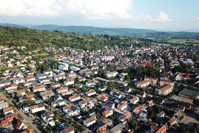 Blick ber Herbolzheim, dessen Gemeind...u fast einem Drittel aus Wald besteht.  | Foto: Michael Saurer