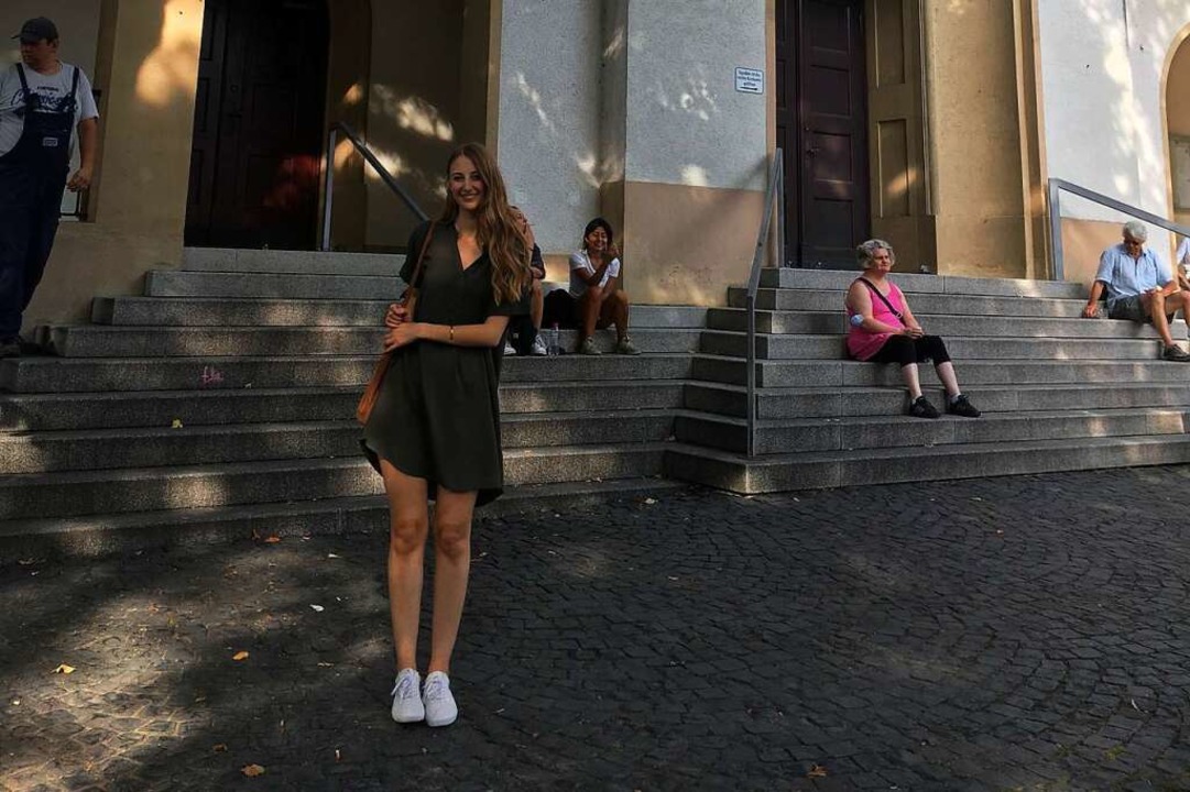 Nicole Behringer verbringt gerne Zeit am Platz vor der Kirche St. Urban.  | Foto: Sarah Rondot