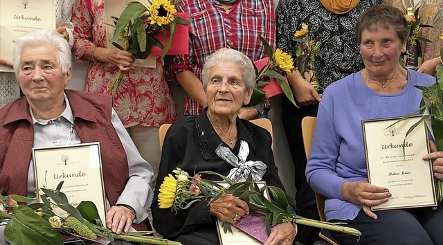 Elisabeth Winterhalder und  Josefine W...elene Maier gehrt ihnen  55 Jahre an.  | Foto: Verein