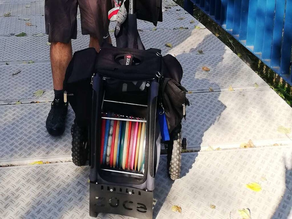 &#8230; seinem Karren fr die Discgolfscheiben.  | Foto: David Pister