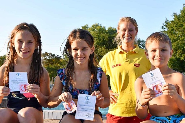 Mirjam (von links), Talita und Samu ha...hen bei Anke Baier (hinten) geschafft.  | Foto: Horatio Gollin